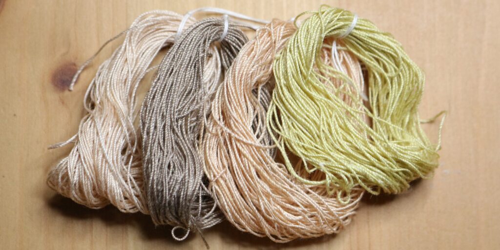Fils de broderie du pack de l'assiette : fils colorés à la teinture végétale uniquement avec des déchets alimentaire